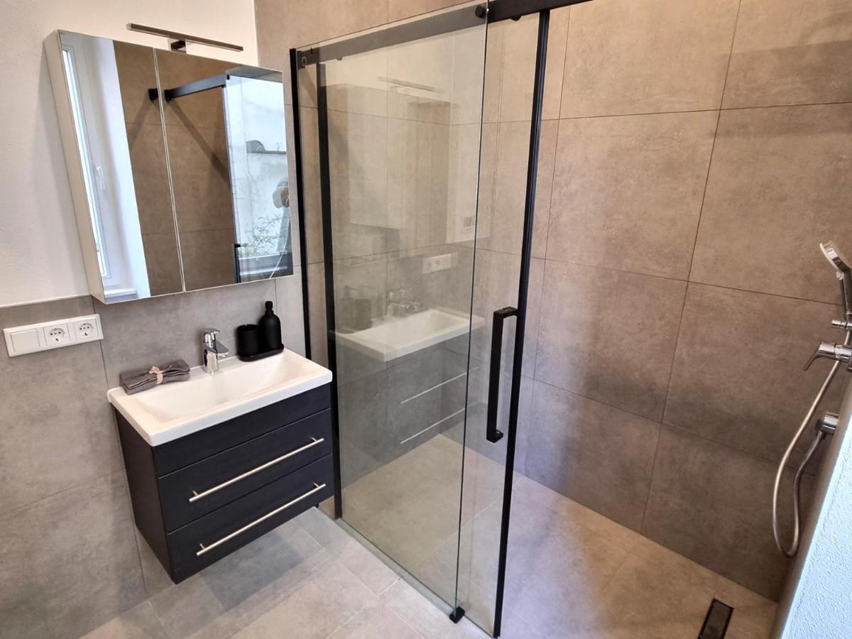 Modernes Apartment คาร์ลสรูเฮอ ภายนอก รูปภาพ